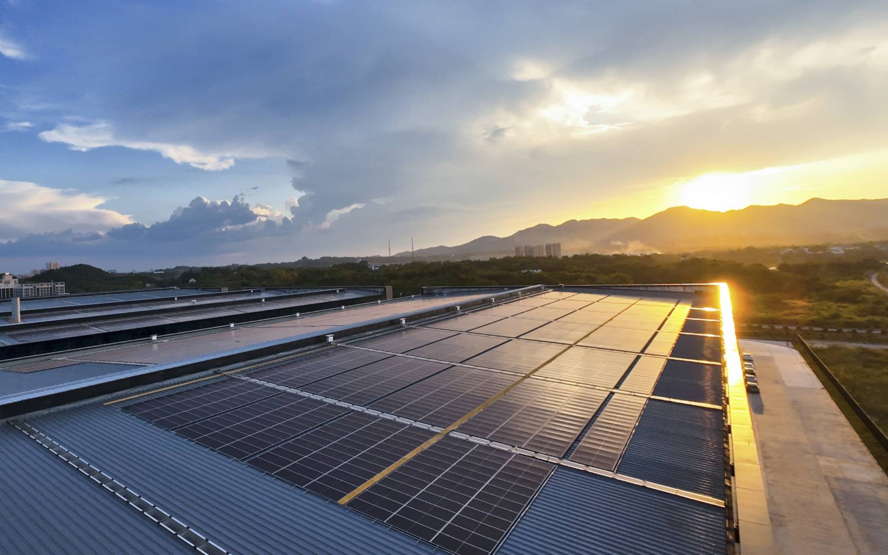 方大集團(tuán)分布式光伏項(xiàng)目雙地落地，屋頂之上點(diǎn)亮綠色未來(lái)